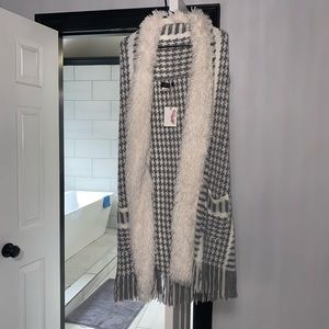 Jessica Simpson throw over